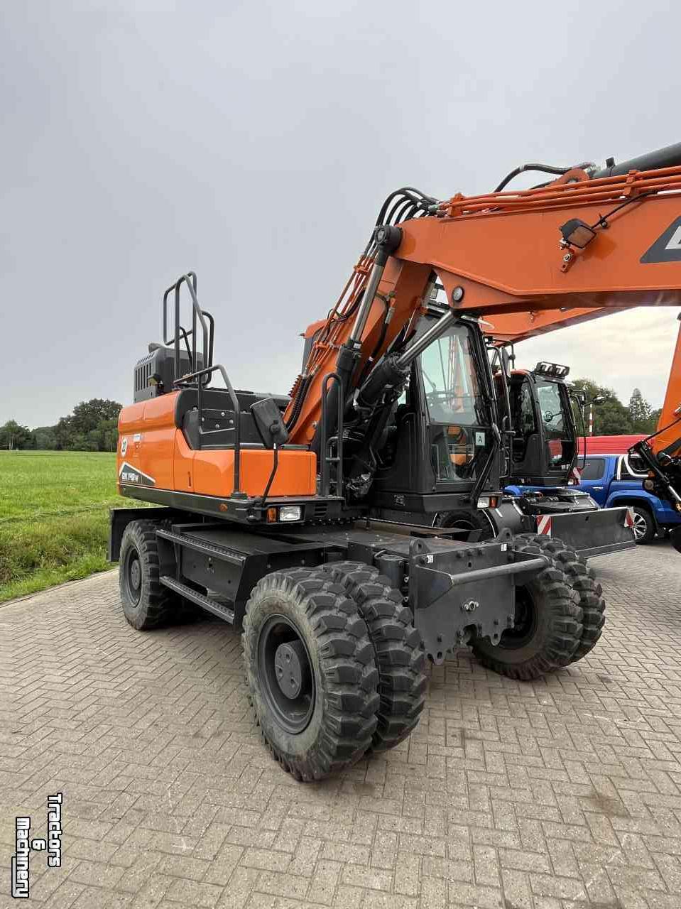 Pelles sur pneus Doosan DX140W-7