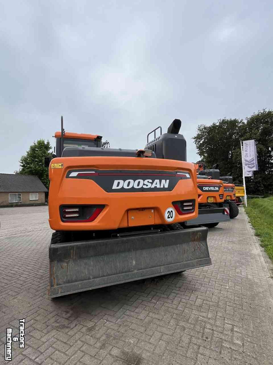 Pelles sur pneus Doosan DX140W-7