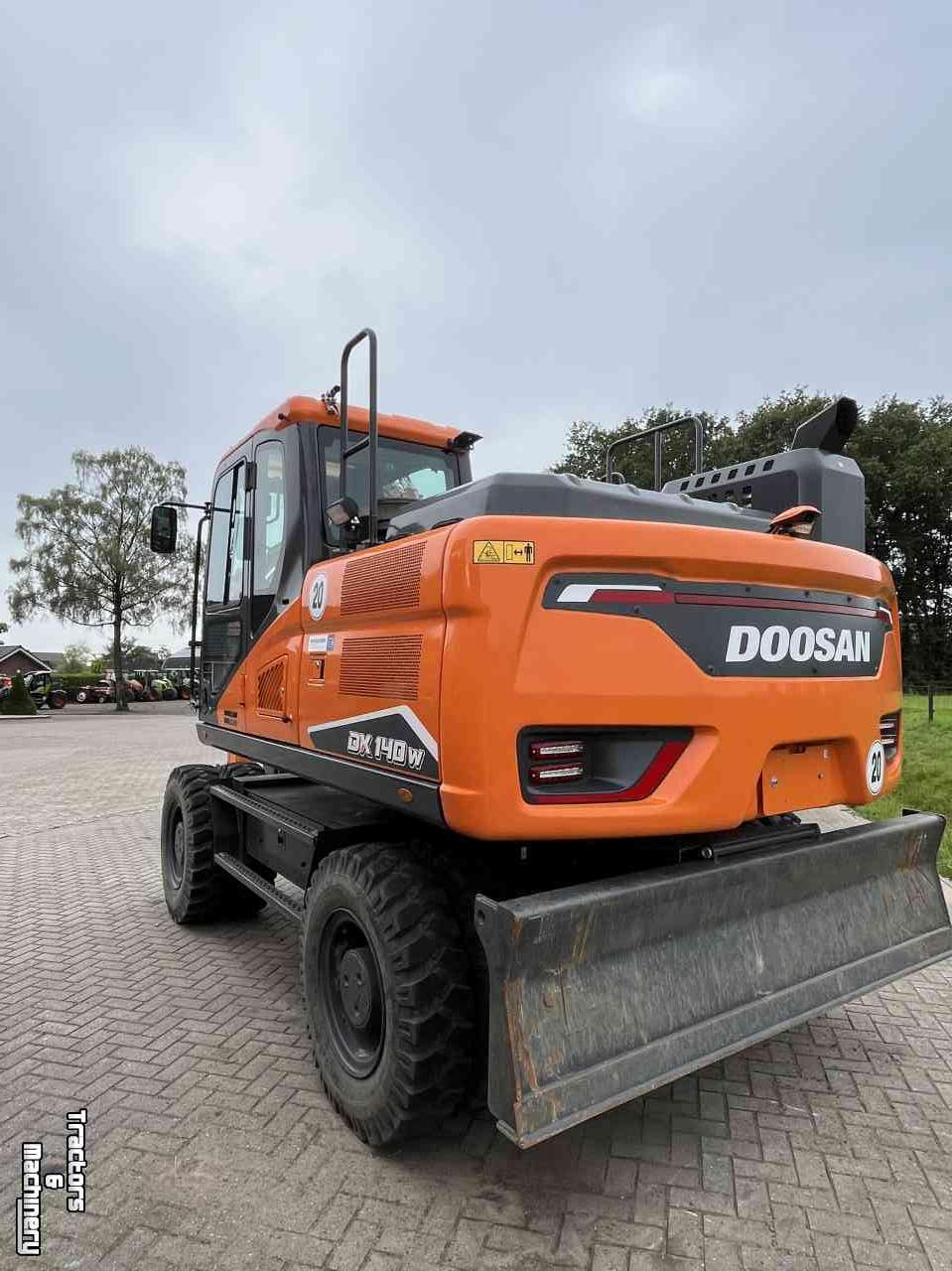 Pelles sur pneus Doosan DX140W-7