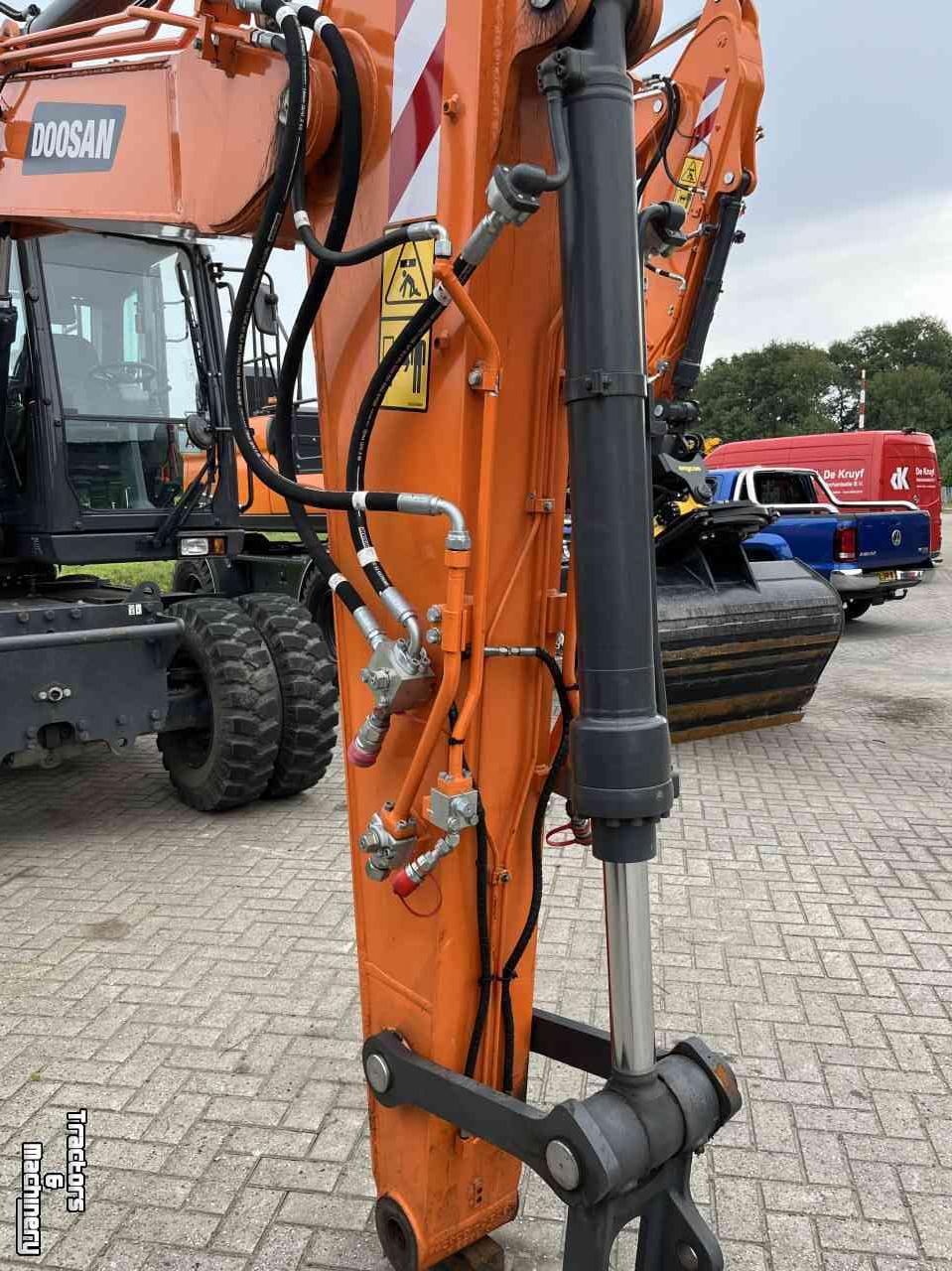 Pelles sur pneus Doosan DX140W-7