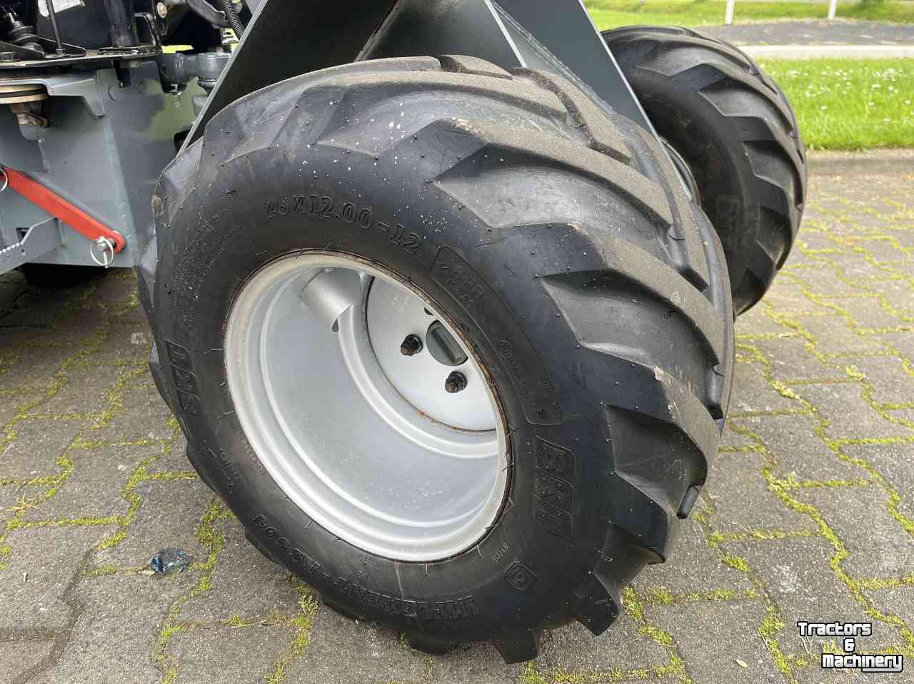 Chargeuse sur pneus Giant D332 ST