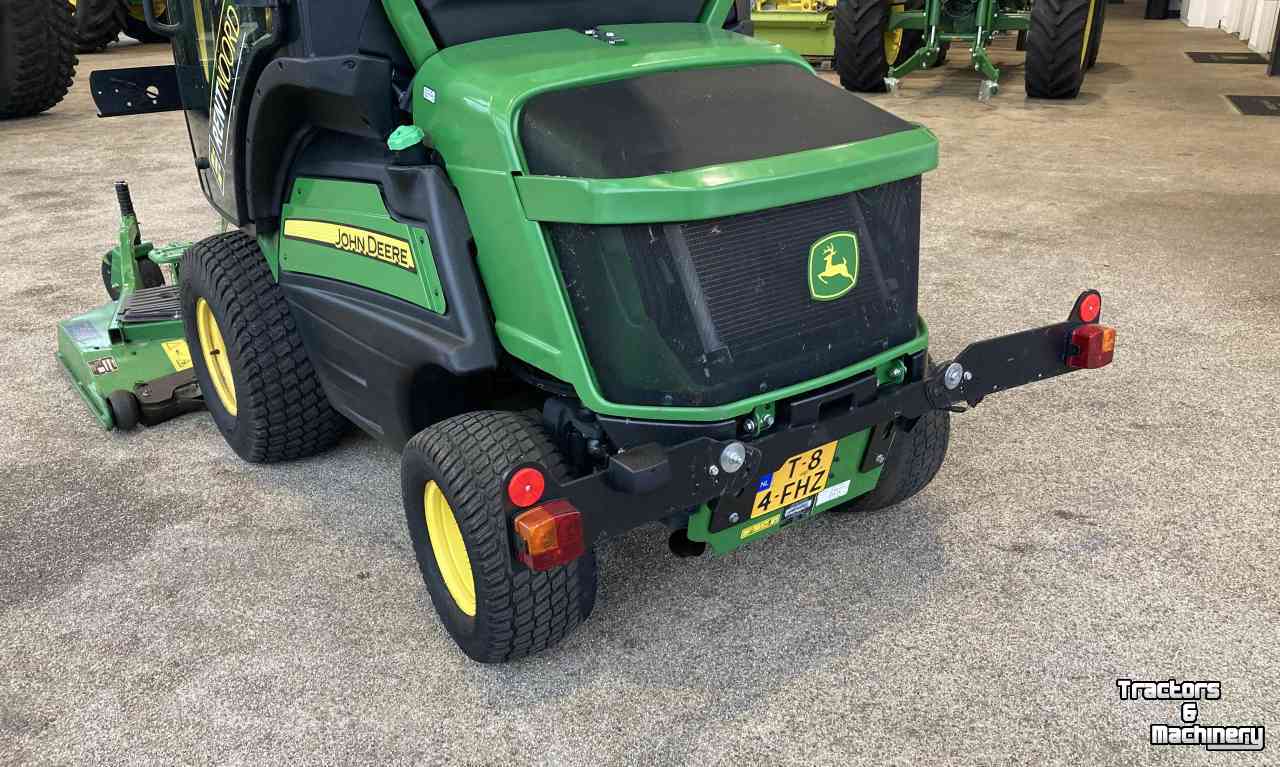 Faucheuse automotrice John Deere 1585 Professionele Zitmaaier