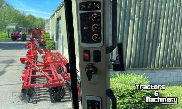 Tracteurs Massey Ferguson 6714S Dyna-6 EFF Tractor
