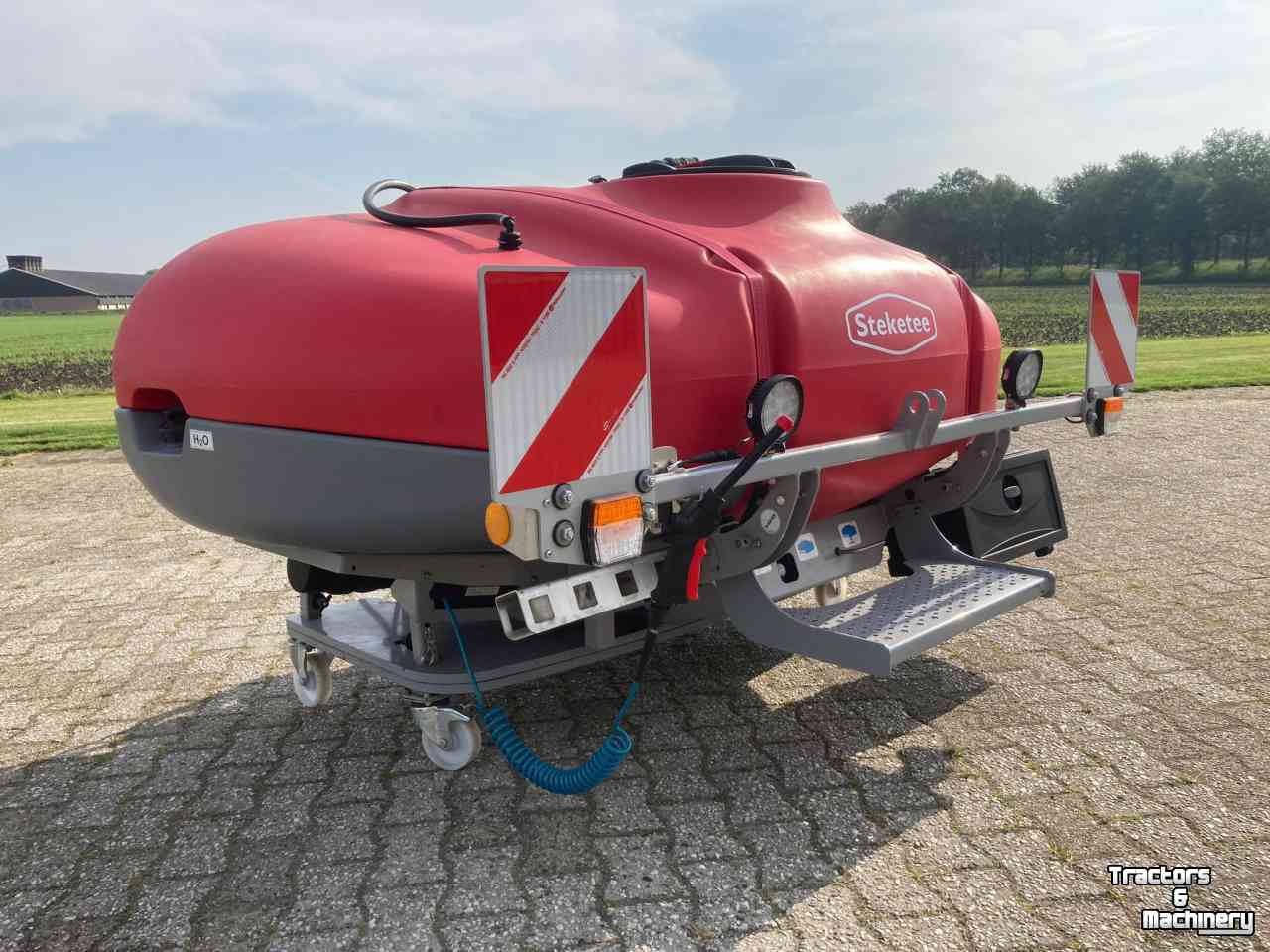 Pulvérisateur porté Steketee Sprayhub 1100 liter fronttank