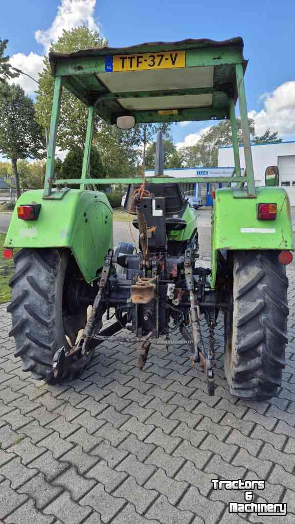 Tracteurs Deutz-Fahr D6007 met kruip