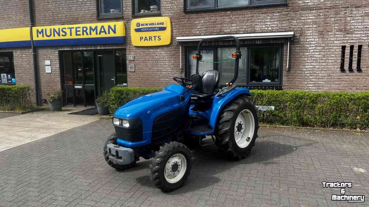 Tracteurs New Holland TC27D