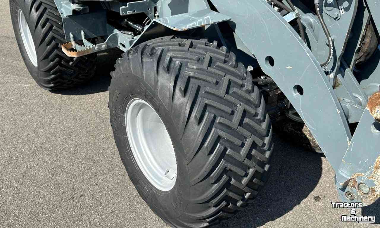 Chargeuse sur pneus Giant G 2700 HD+ Extra Shovel