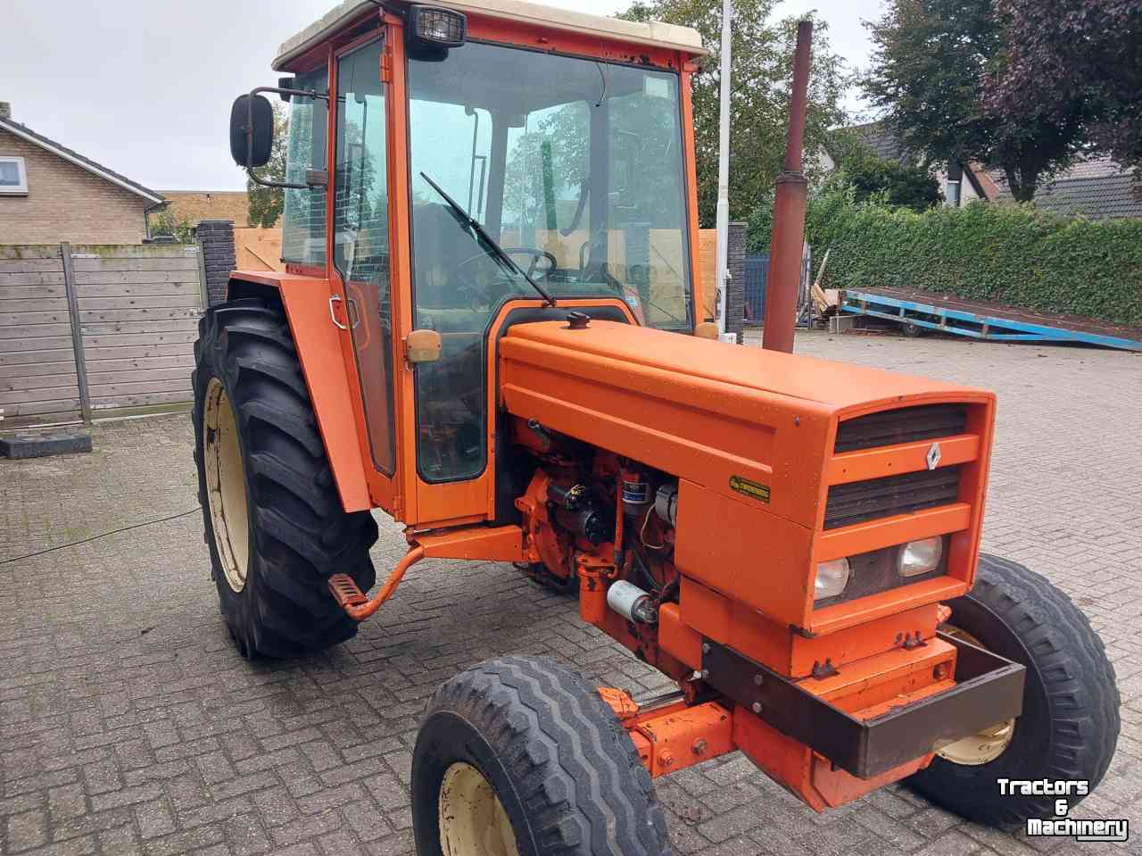 Tracteurs Renault 681