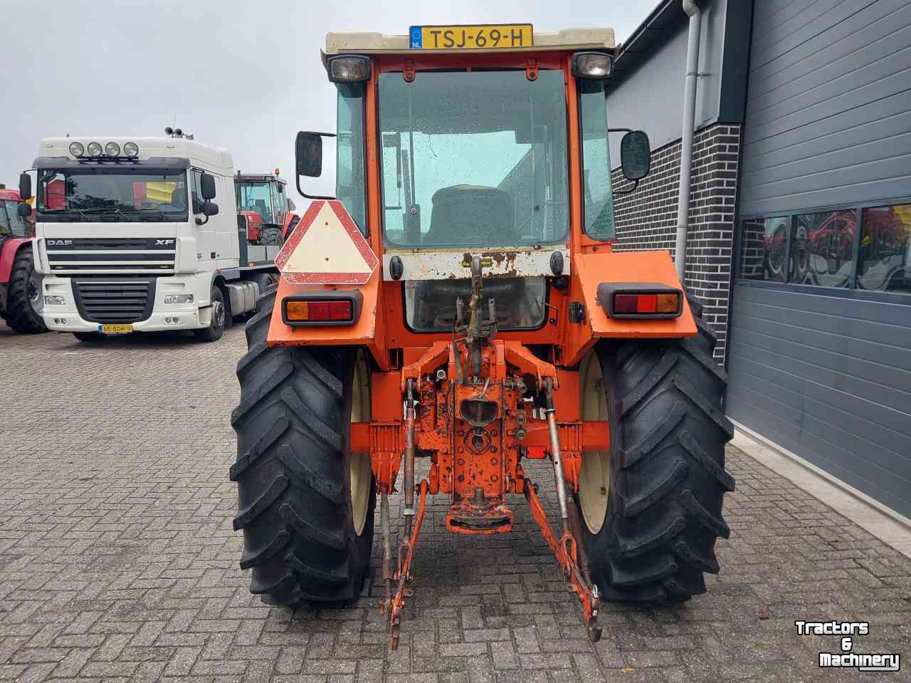 Tracteurs Renault 681