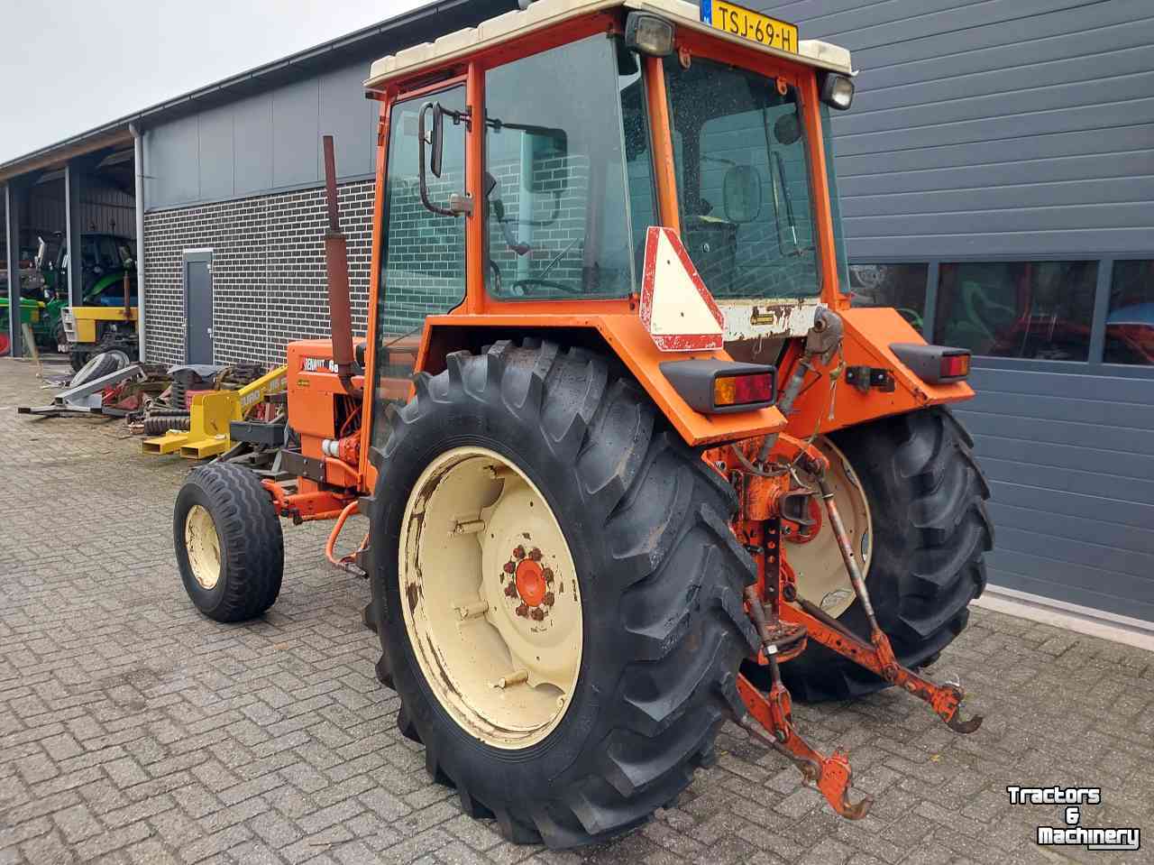 Tracteurs Renault 681