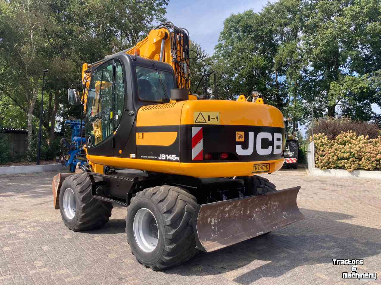 Pelles sur pneus JCB JS145W