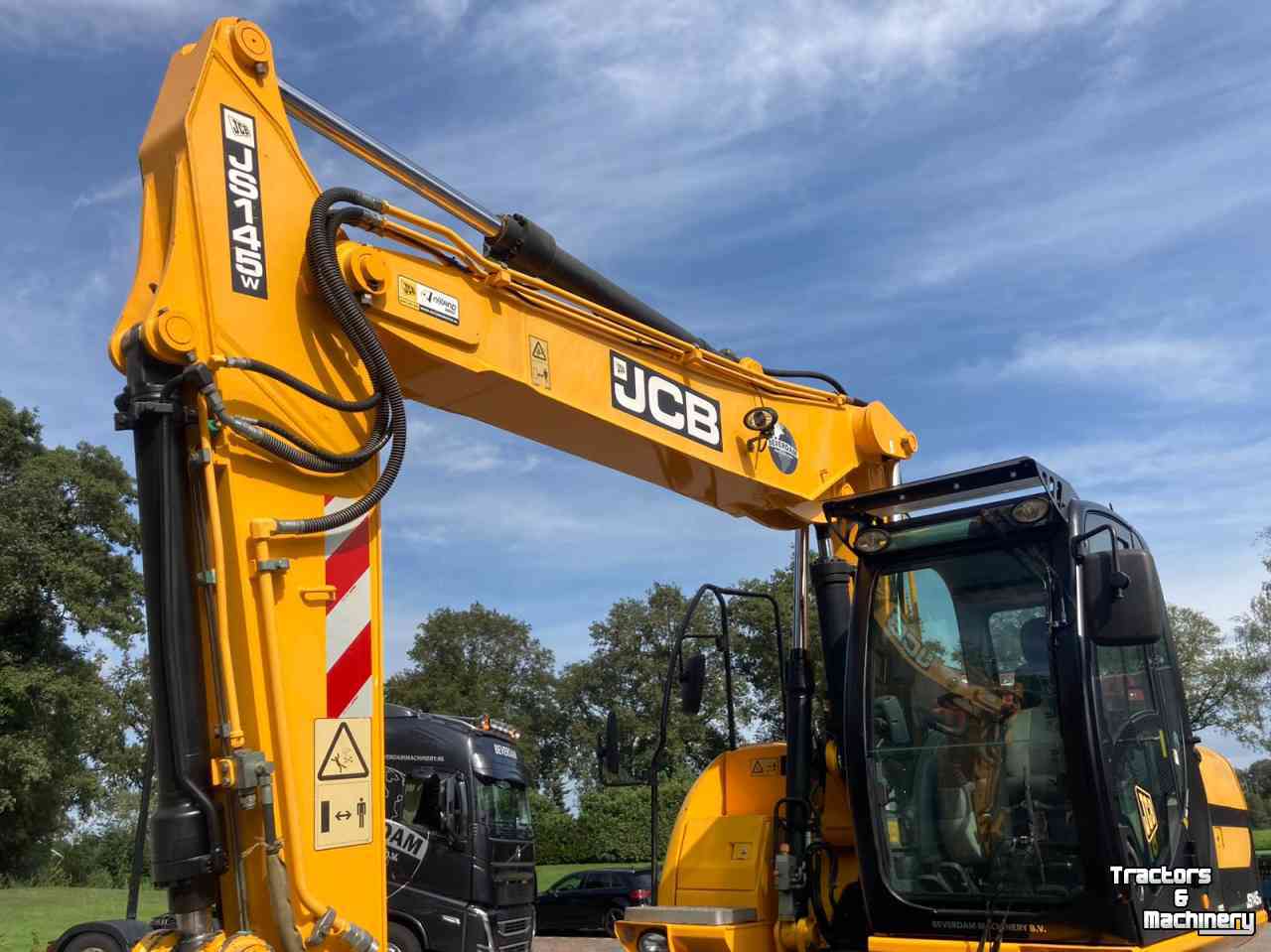 Pelles sur pneus JCB JS145W