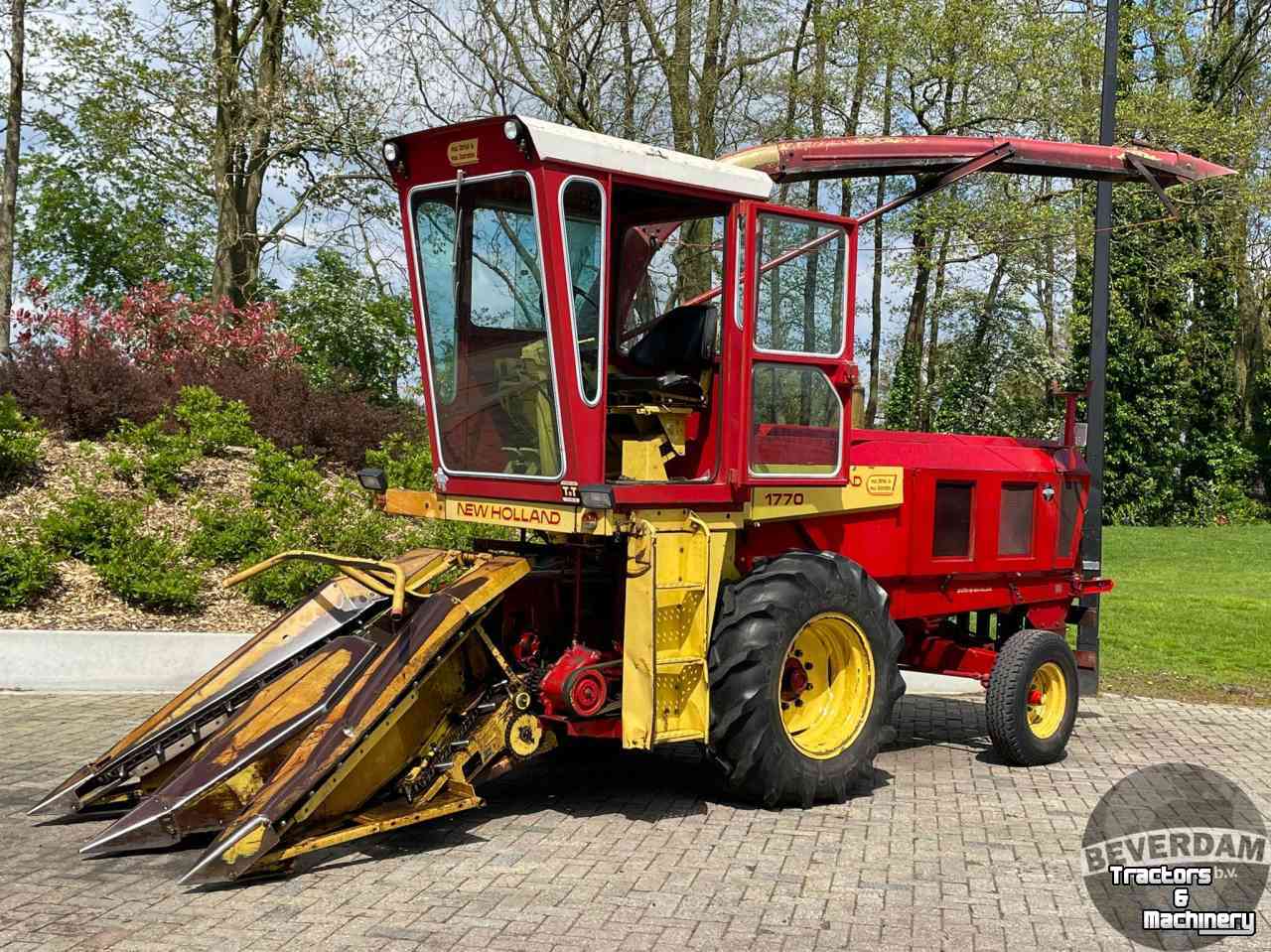 Ensileuse automotrice New Holland 1770
