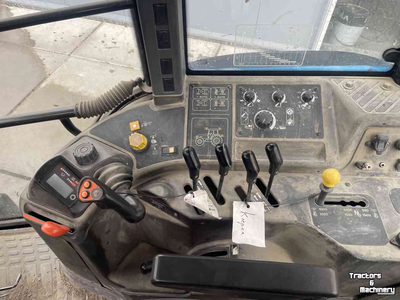 Tracteurs New Holland 8360 range command