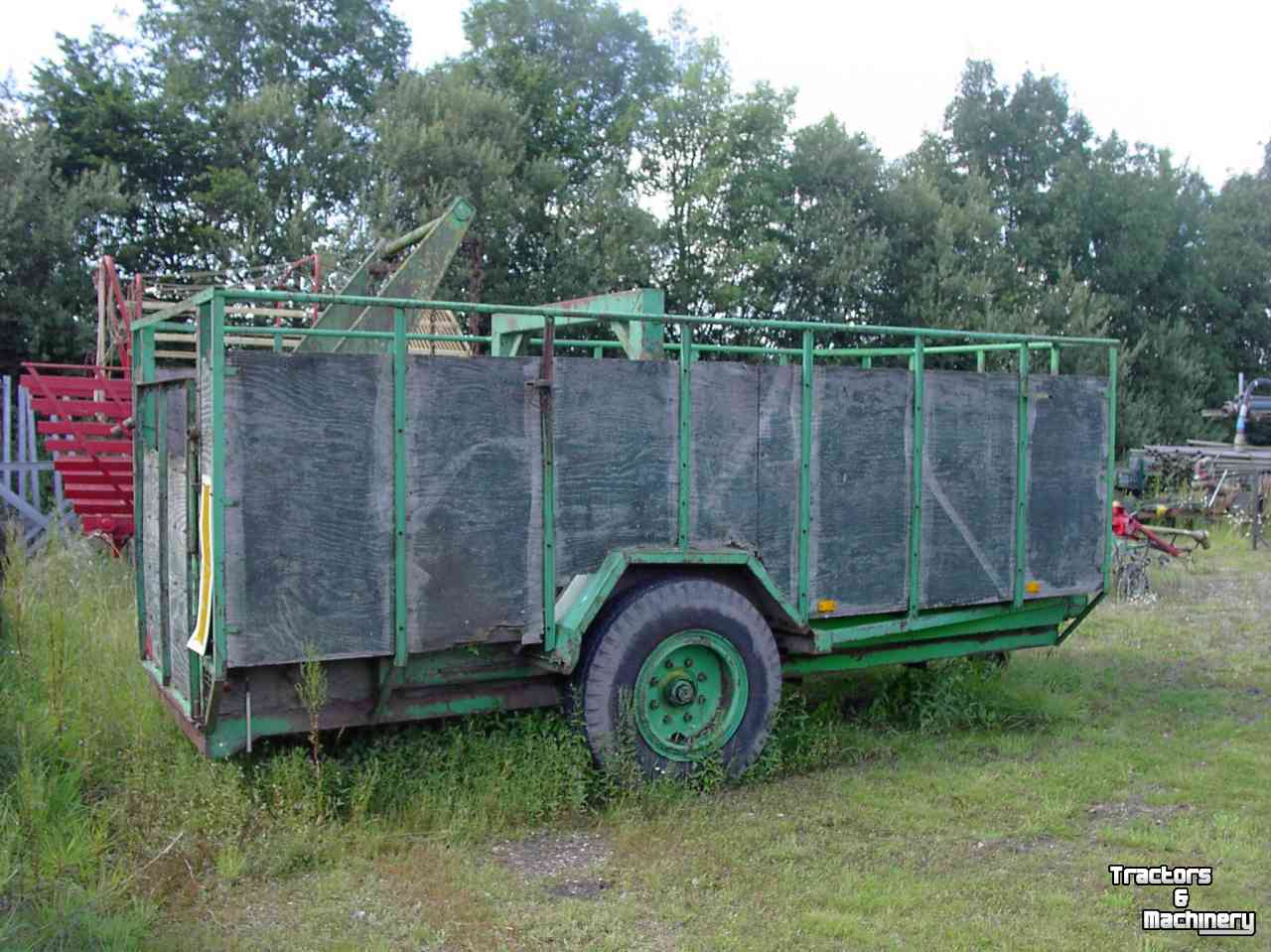 Bétaillière  Veewagen/schuilhut/kippen verblijf