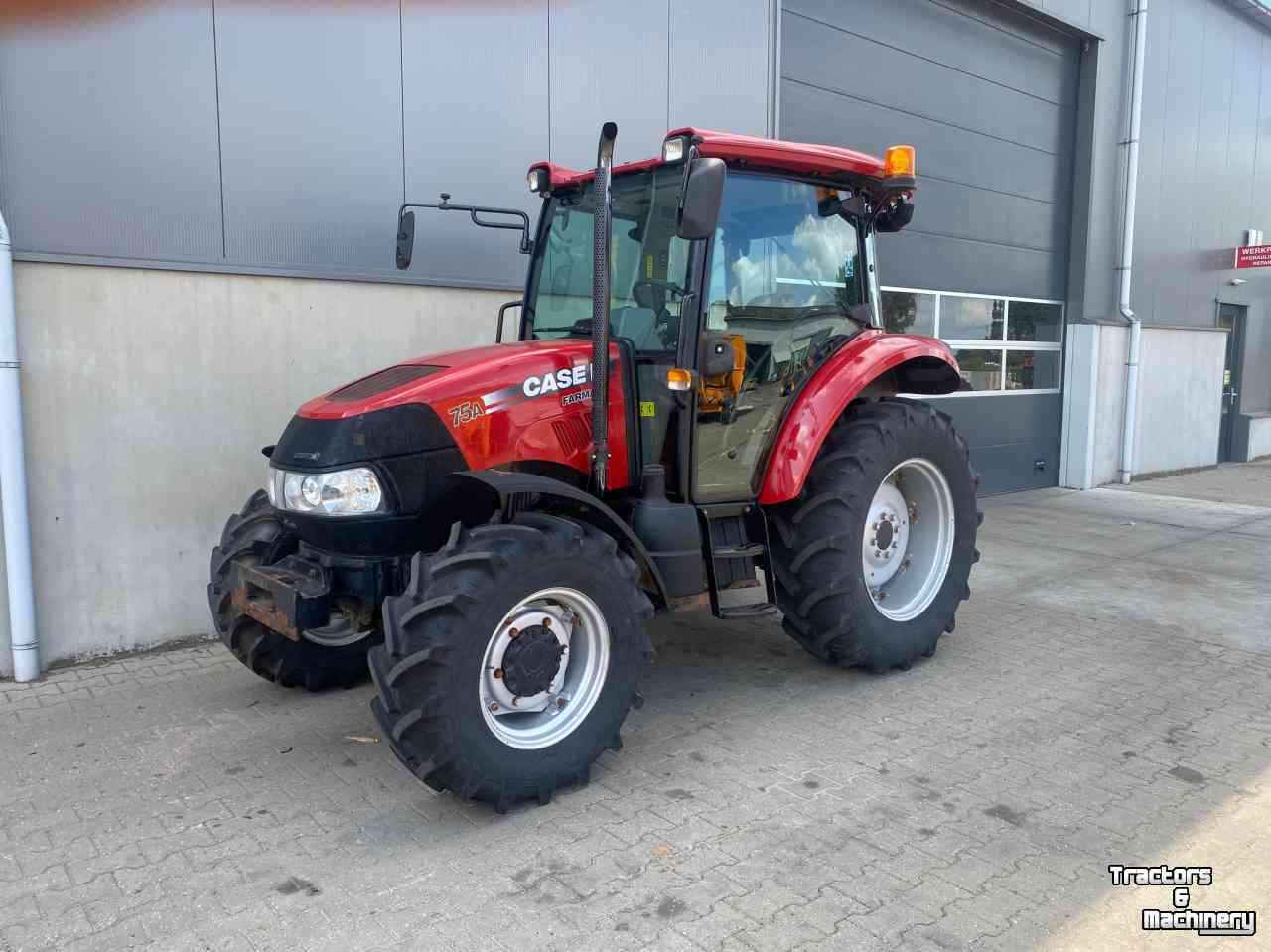 Tracteurs Case-IH Case IH Farmall 75A,  slechts 2200uur