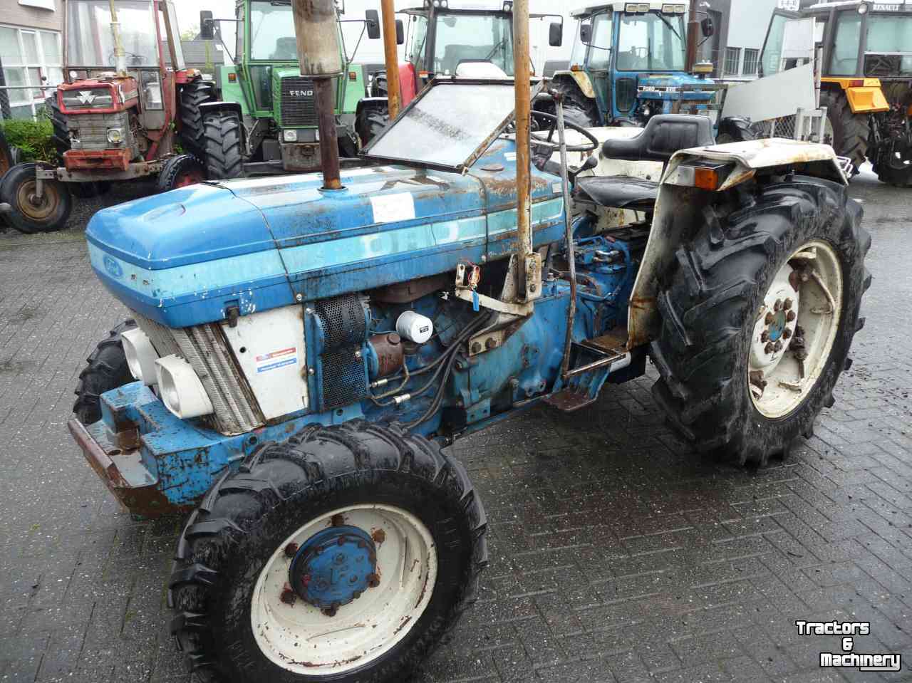 Tracteur pour vignes et vergers Ford 4610