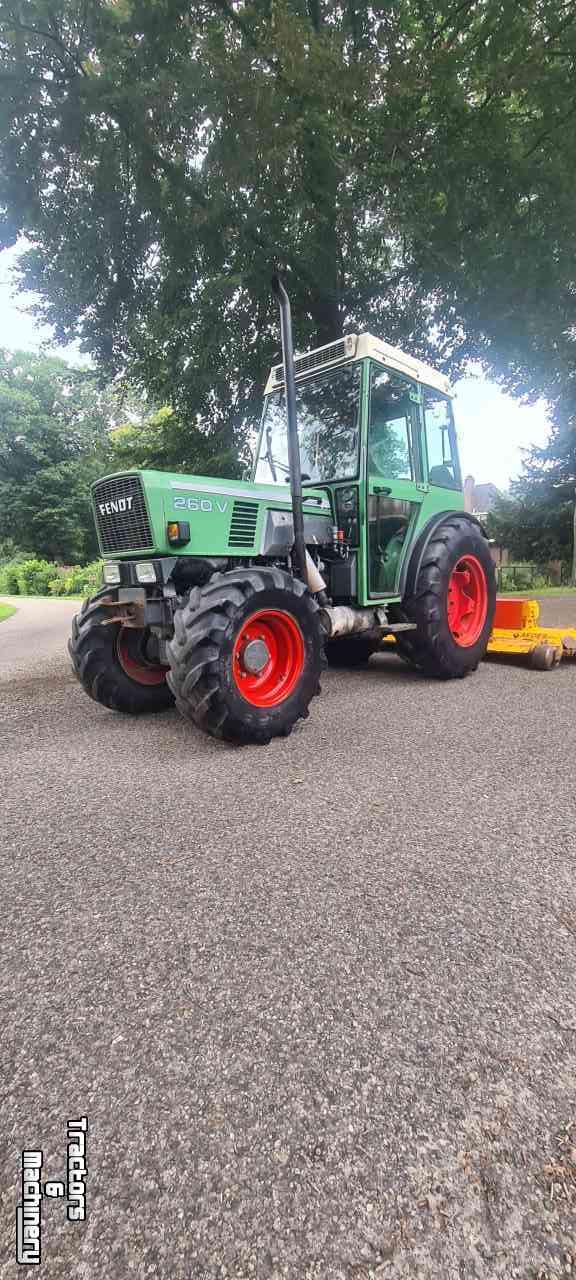 Tracteurs Fendt 260 v