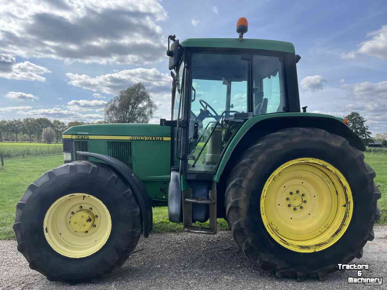 Tracteurs John Deere 6210