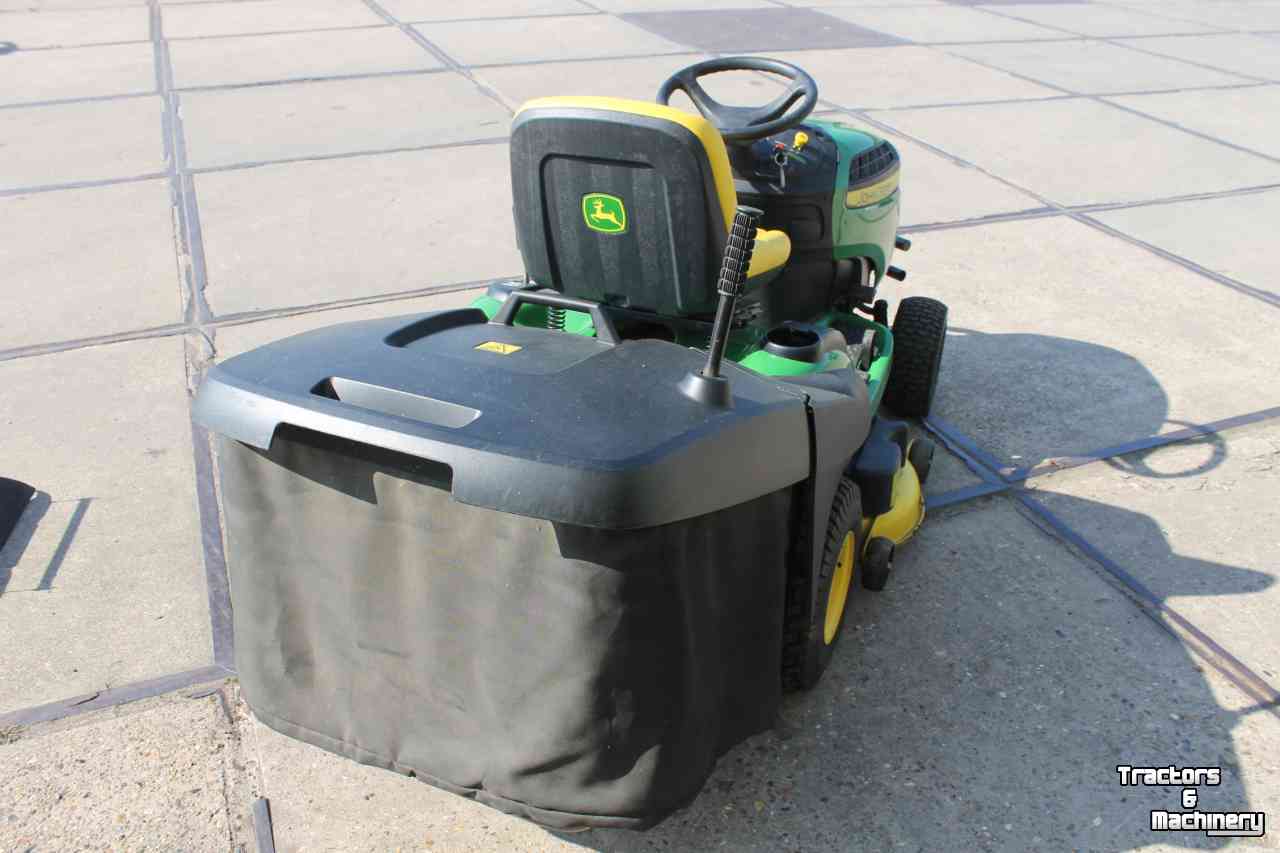 Faucheuse automotrice John Deere X155R zitmaaier maaitrekker gazonmaaier hydrostaat grasmaaier