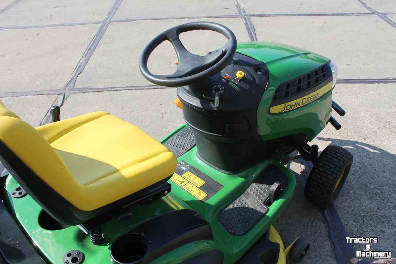 Faucheuse automotrice John Deere X155R zitmaaier maaitrekker gazonmaaier hydrostaat grasmaaier