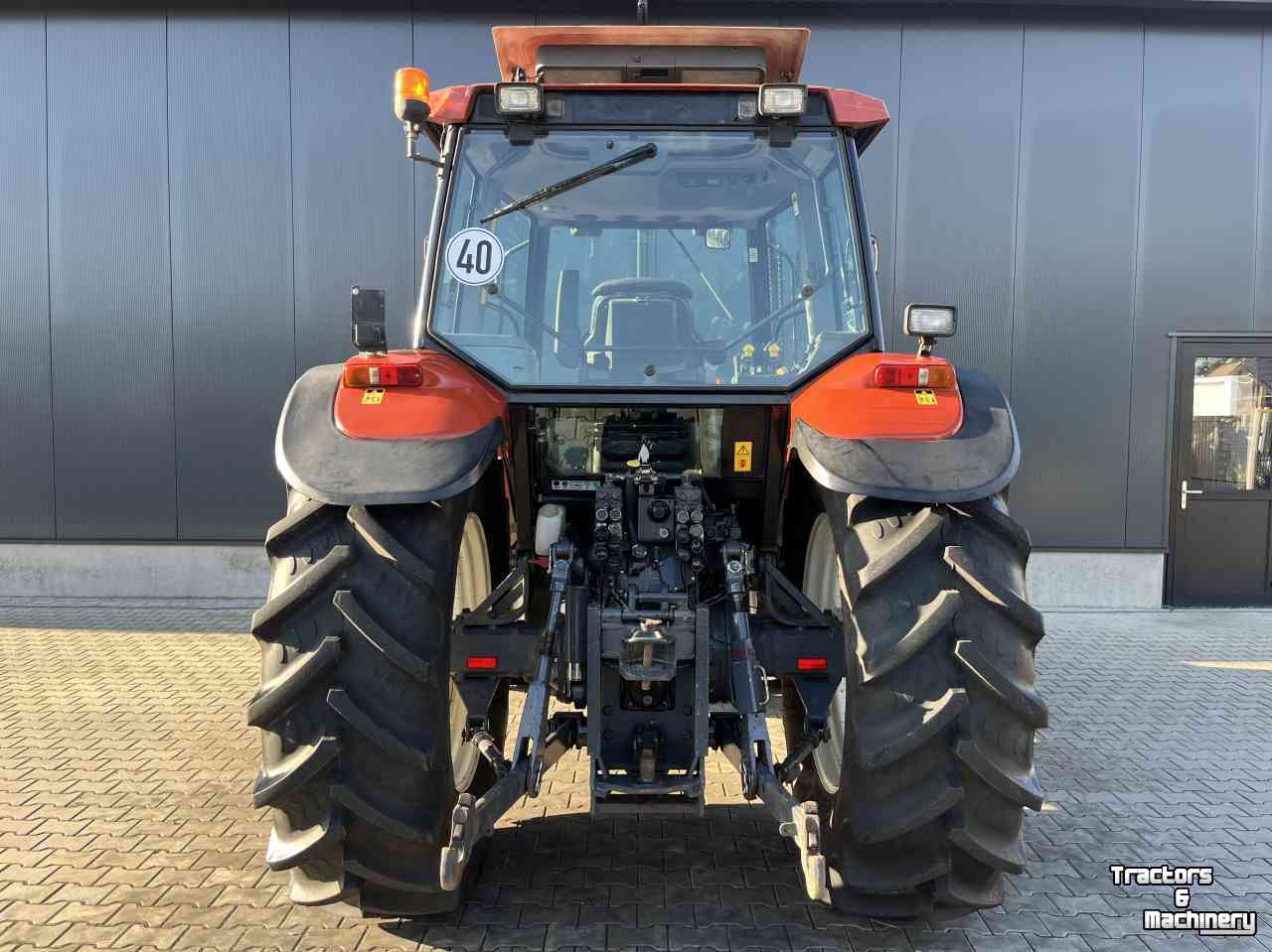 Tracteurs New Holland M100