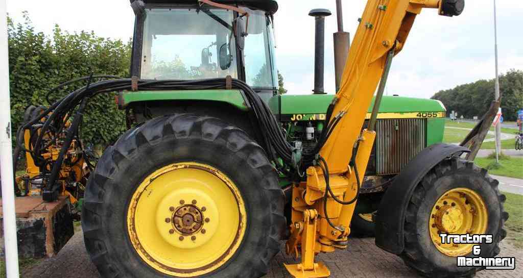 Tracteurs John Deere 4055 4WD Tractor +  Herder Grenadier MBK 105