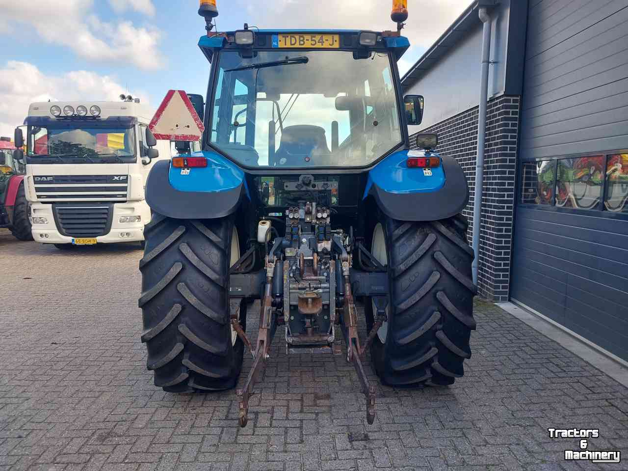 Tracteurs New Holland TM 135