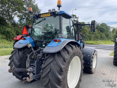 Tracteurs New Holland 8260 range command