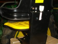 Nouvelles pièces diverse John Deere mechanisch geveerde stoel / Mechanical suspended seat