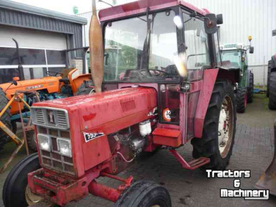 Tracteurs International 733